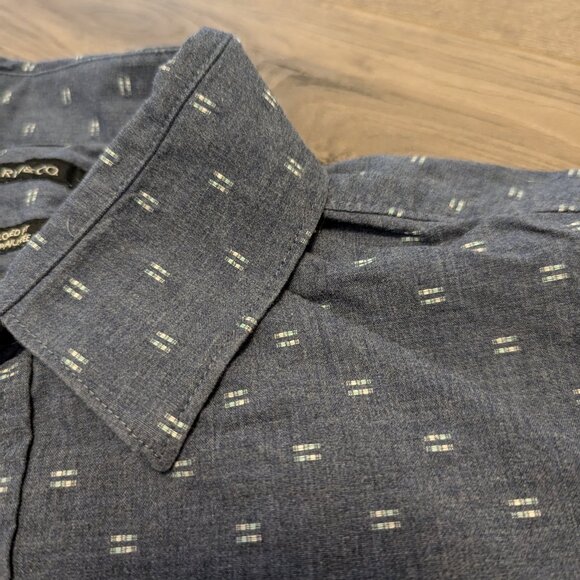 Men's RW & Co. Blue Pattern Short Sleeve Button-Up - Picture 4 of 7